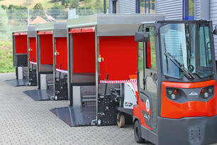 Tugger train Factory Train: Technology & Equipment