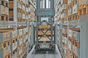 Vollautomatisierter Schmalgang-Stapler FK600