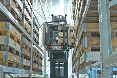 Automated narrow-aisle stacker FK600