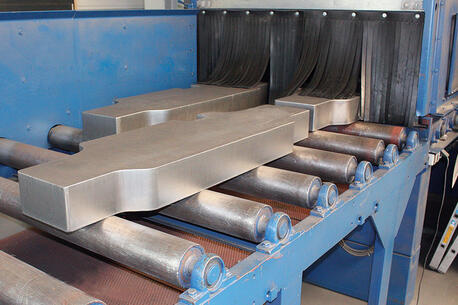 Sandstrahlen von Blechzuschnitten