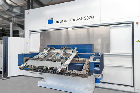 Laserschweißmaschine TruLaser Robot 5020 mit Rotationswechsler für zeitparalleles Beladen